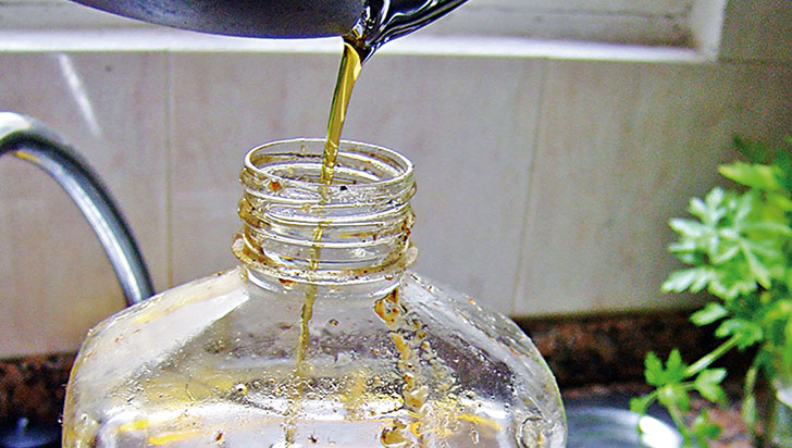 Por qué el aceite de cocina usado es un peligro ambiental y a dónde  llevarlo para su reciclaje