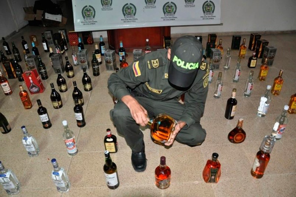 Con campaña preventiva la Policía busca evitar el consumo de licor  adulterado - La Crónica del Quindío - Noticias Quindío, Colombia y el mundo