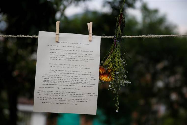 Cartas ambulantes relatan horrores de estudiantes en el conflicto colombiano