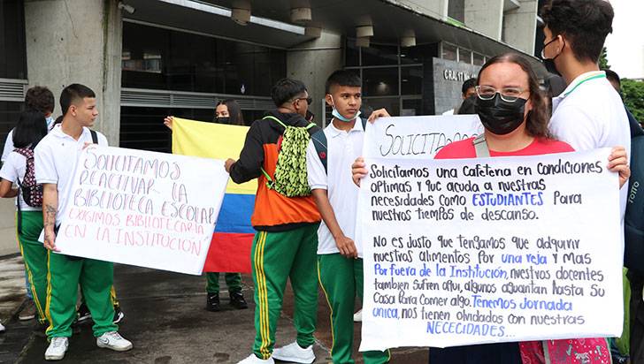 Jóvenes del I. E. El Caimo siguen sin transporte escolar, alerta por deserción