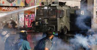 PolicÃ­a chilena negÃ³ que agua lanzada contra manifestantes lleve tÃ³xicos