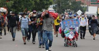 Unos 800 venezolanos atrapados en frontera con Colombia al volver a su paÃ­s