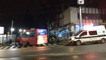 Conductor de bus frustró atracó ingresando el vehículo a la Octava Brigada