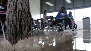 Las aulas del colegio Nacional se siguen inundando cada vez que llueve fuerte