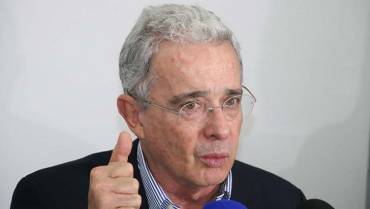 Álvaro Uribe Vélez llamó la atención sobre errores de Duque