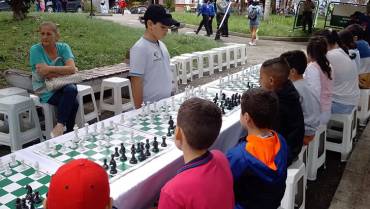ajedrez-al-parque-puso-a-prueba-a-3-campeones
