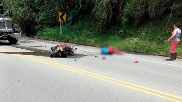 Motociclista murió tras colisionar con tractocamión que habría invadido su carril