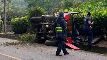 Un muerto y 2 heridos por volcamiento de jeep entre Córdoba y Río Verde