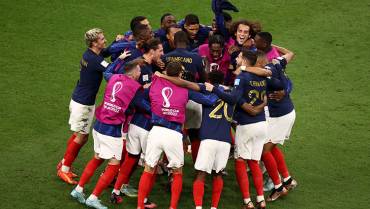 Francia, por su tercera corona, en su cuarta final mundialista