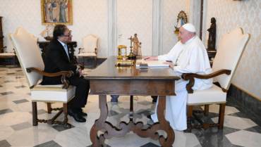 petro-propone-al-papa-francisco-el-vaticano-como-sede-para-negociaciones-de-paz-con-el-eln